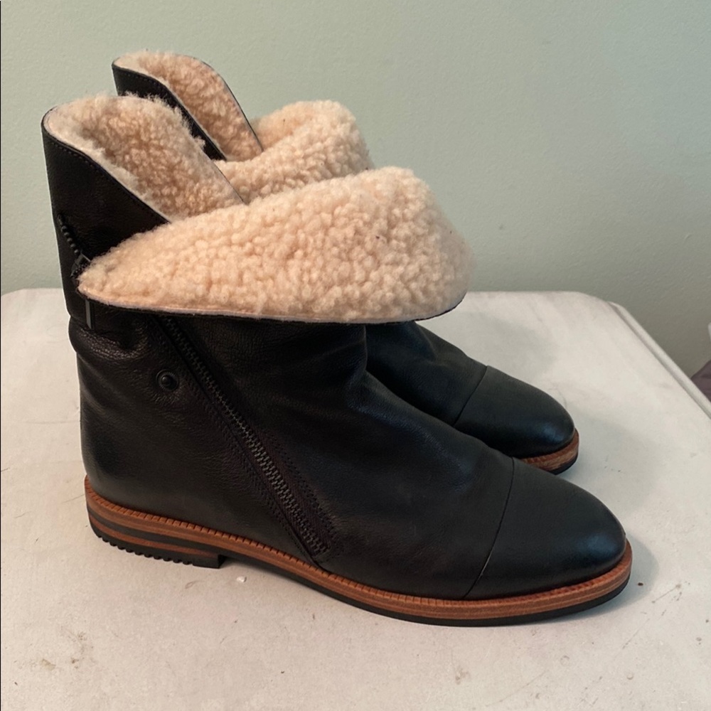 Elie Tahari Black Fur lining zip boots
